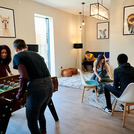 For Students Only Canvas Walthamstow In London Ngoại thất bức ảnh