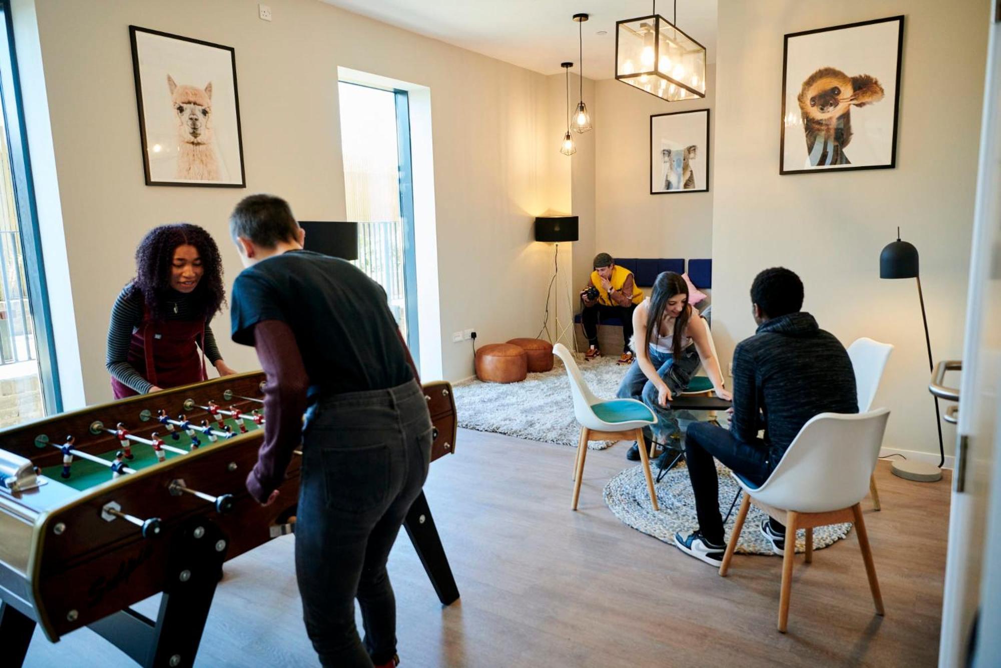 For Students Only Canvas Walthamstow In London Ngoại thất bức ảnh